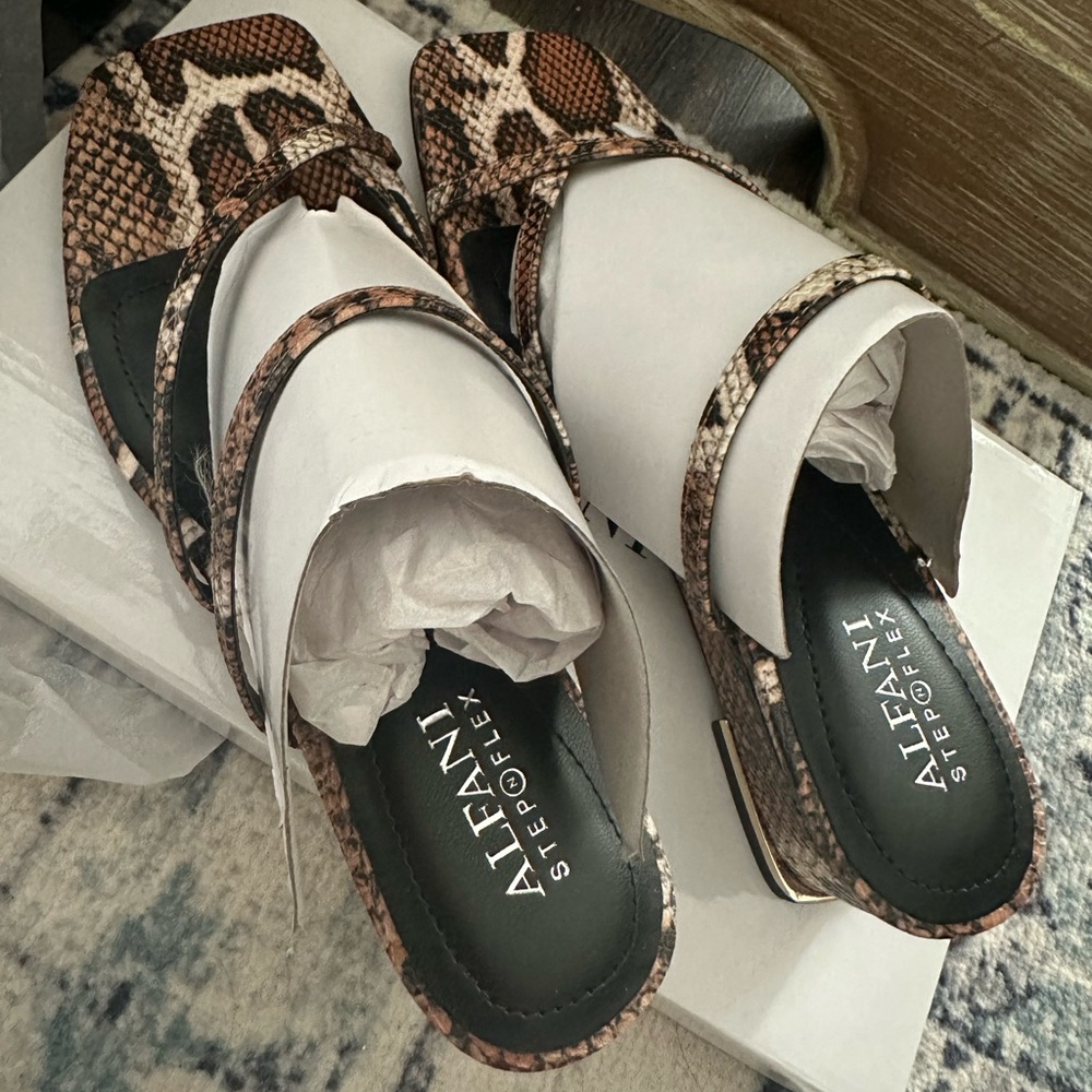 Sandals - Picture 2 of 5